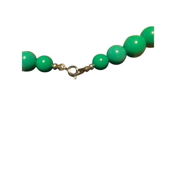 Green Beaded Necklace With Lobster Clasp - Picture 6 of 7